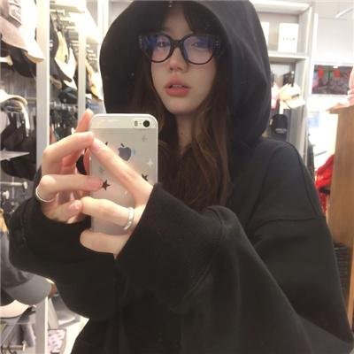 隔楼女孩：我们之间的层距